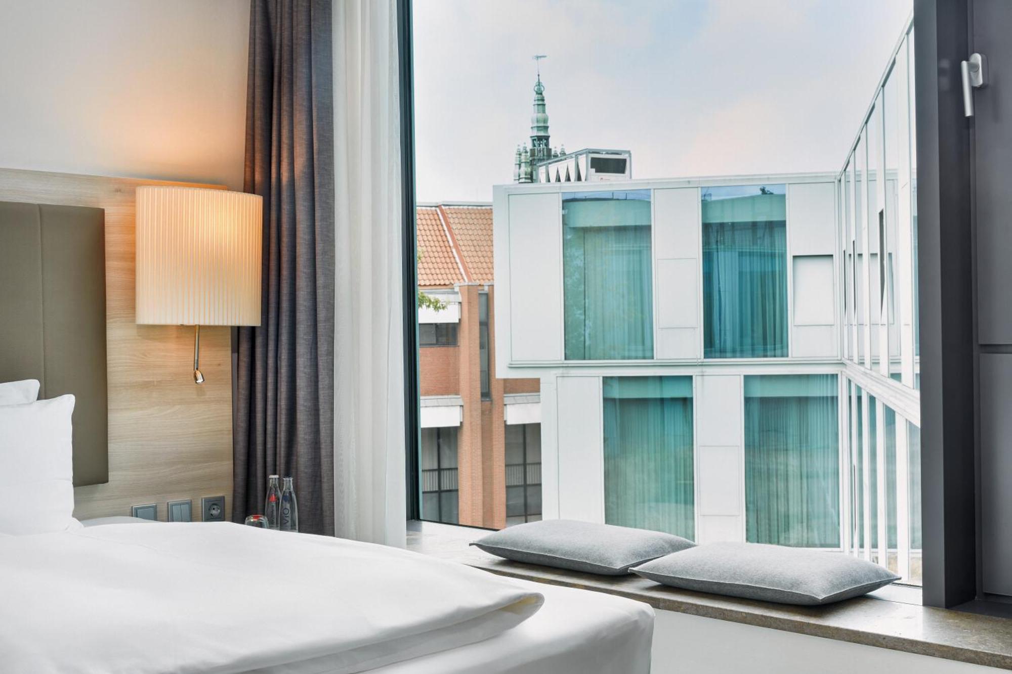 Hotel H4